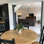 Petite Maison Dans La Prairie بيت للعطل *
