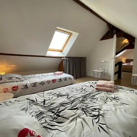 Semesterbostad Petite Maison Dans La Prairie La Pellerine (Mayenne)